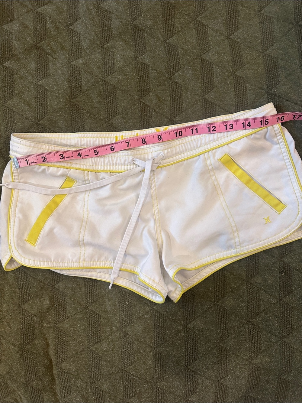 Hurley White & Yellow Women's Board Shorts size small - Picture 4 of 5